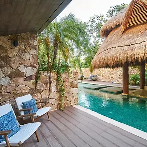 Apartment Luxury Poolside Gem With Pool, Jacuzzi & Gym Tulum